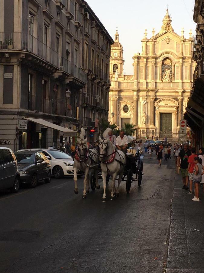 Апартаменты Sotto Il Duomo Катания Экстерьер фото